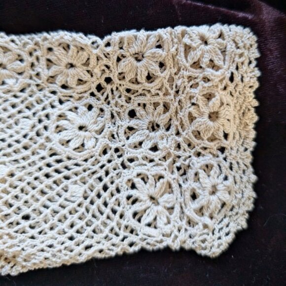 Antique Lace Crocheted Tatted Gloves, Mermaid Scallop Pattern with Flowers - Picture 2 of 8